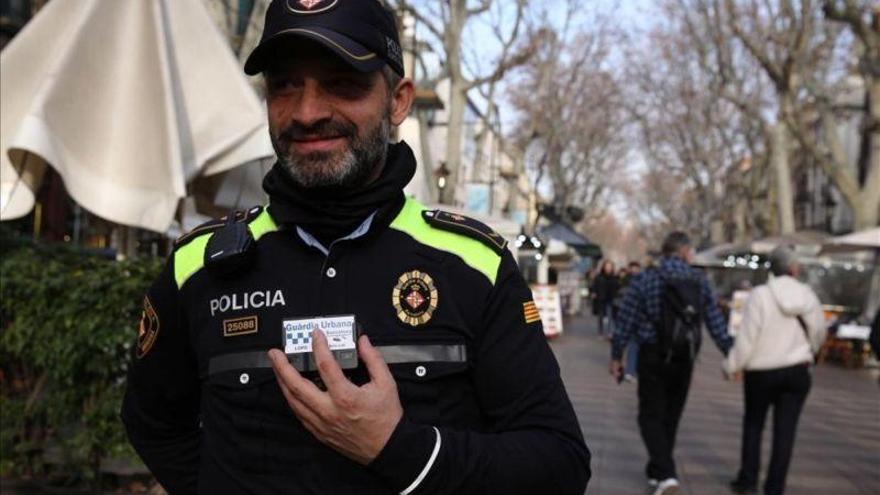 La Guardia Urbana de Barcelona prueba cámaras en el uniforme para grabar actuaciones policiales