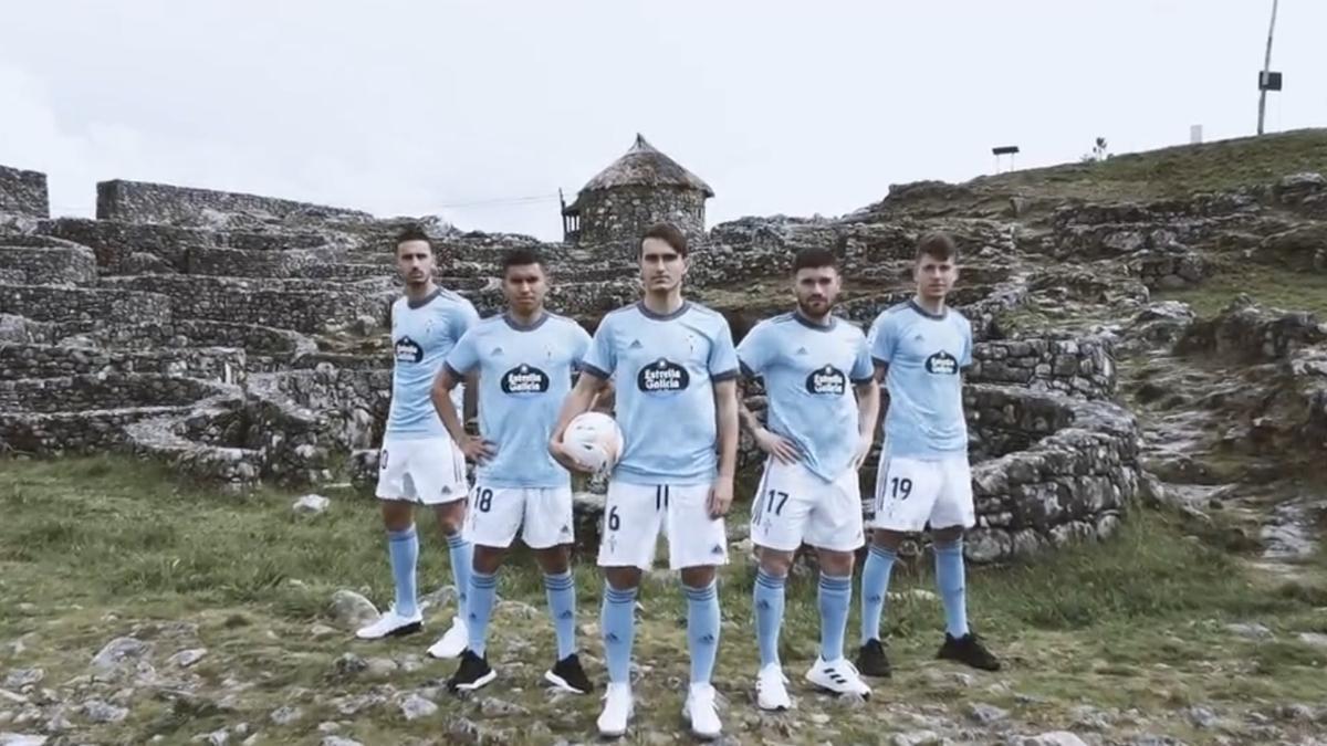 Los jugadores del Celta desde un poblado castrense, para enganchar a la afición ante la visita del Real Madrid.