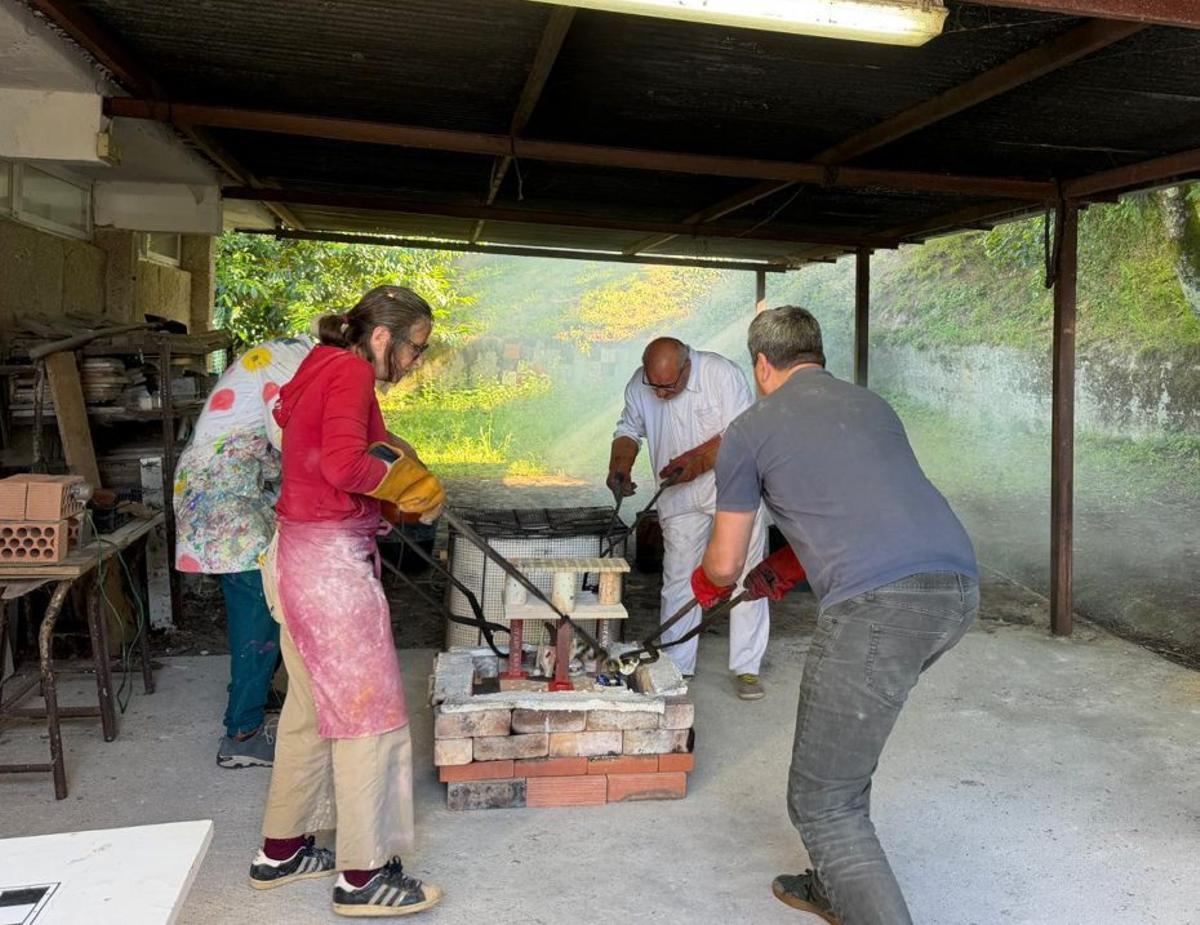 O rakú prende lume en Nigrán