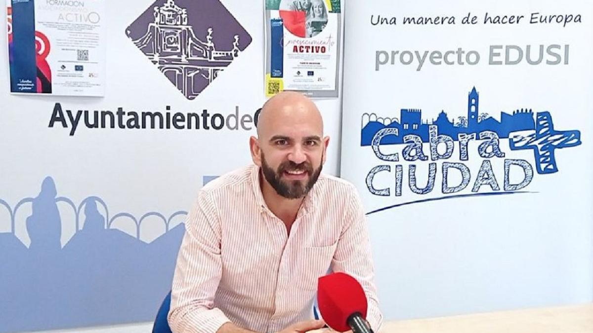 El concejal Ángel Moreno presenta los nuevos programas.