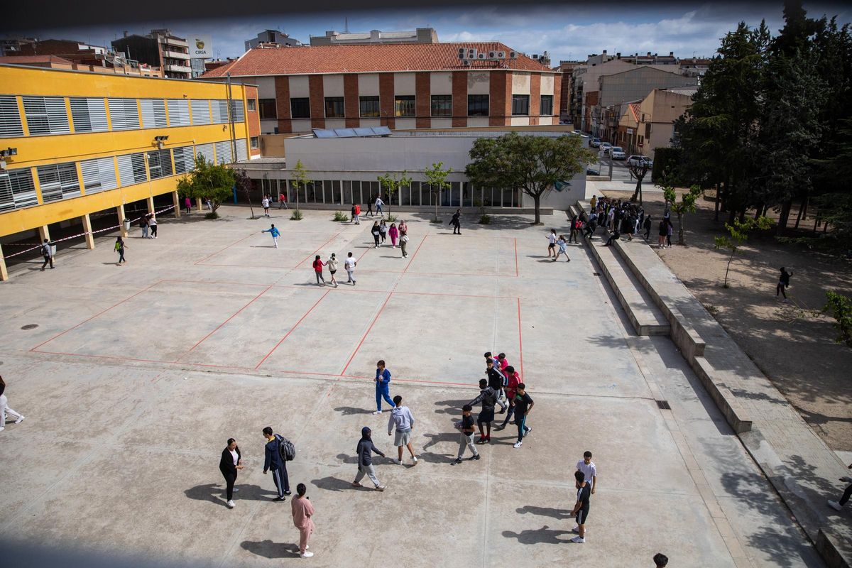Ambiente en el patio de un instituto catalán el año pasado.
