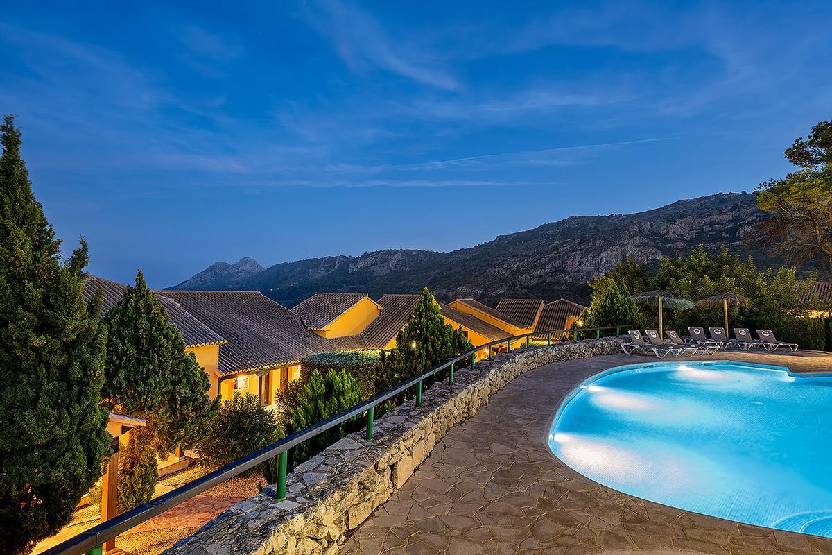 El Restaurant Alahuar es mucho más que un lugar donde comer; cada plato sabe mejor gracias al entorno.