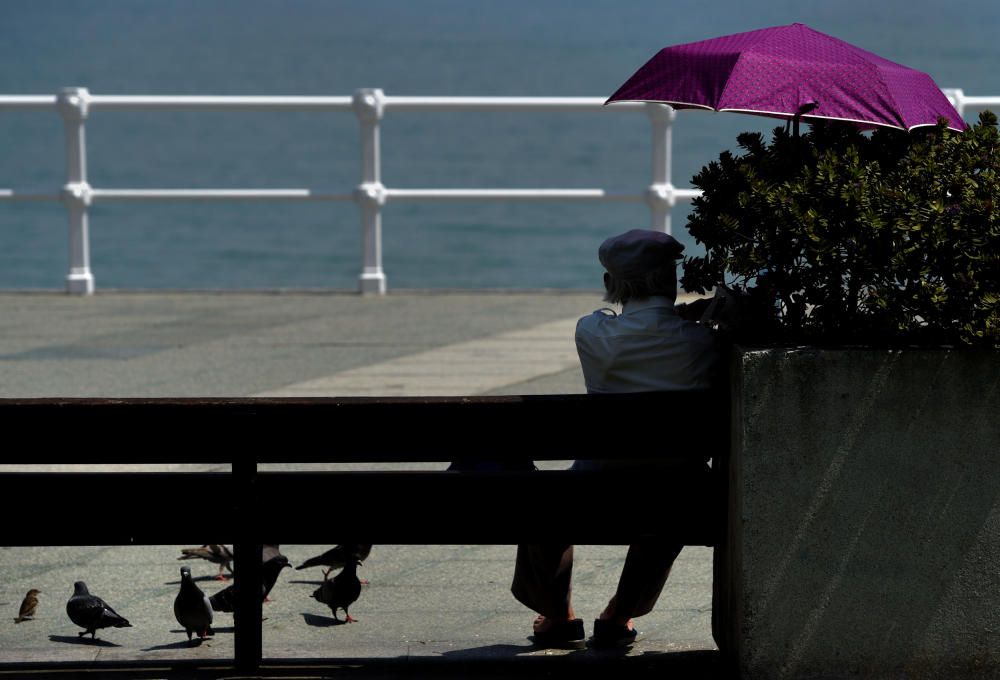 Imágens de la ola de calor en Gijón.