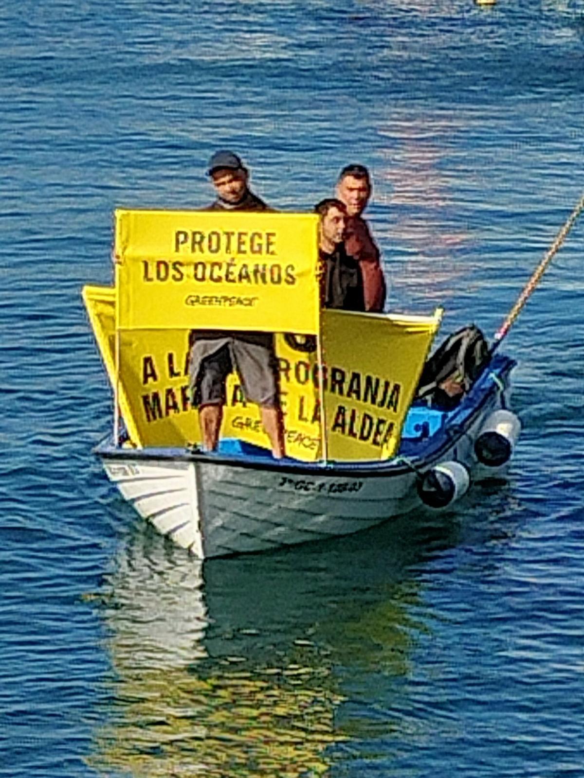 Manifestación en La Aldea de San Nicolás en contra de las jaulas marinas
