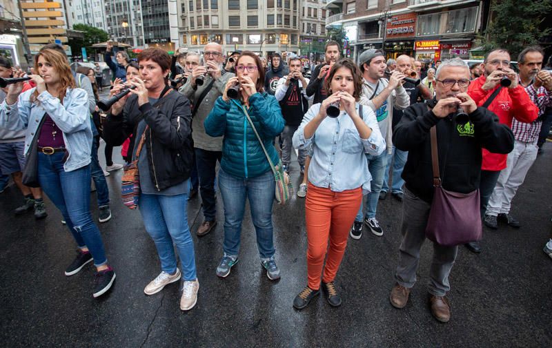 9 d'Octubre: Tensión en las manifestaciones en el centro de València