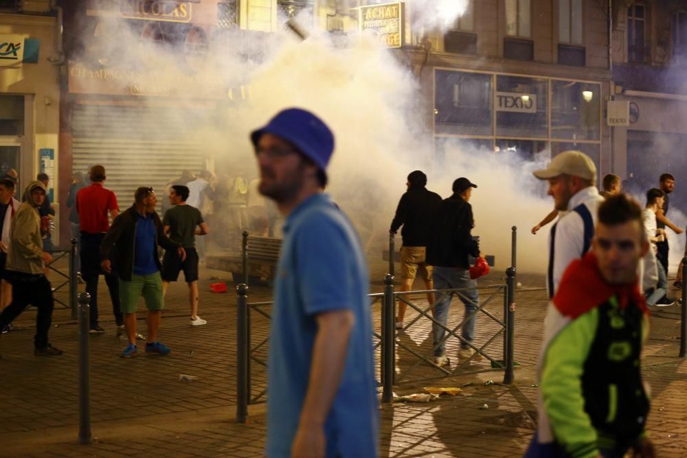 Hinchas ingleses y rusos volvieron a enfrentarse en la ciudad francesa.