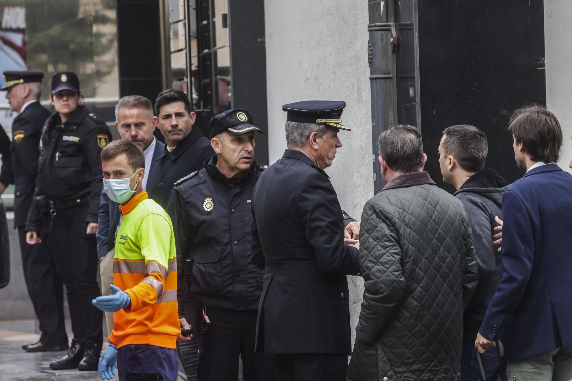 En imágenes: Conmoción en el ovetense barrio de La Ería por la muerte de dos gemelas de 12 años