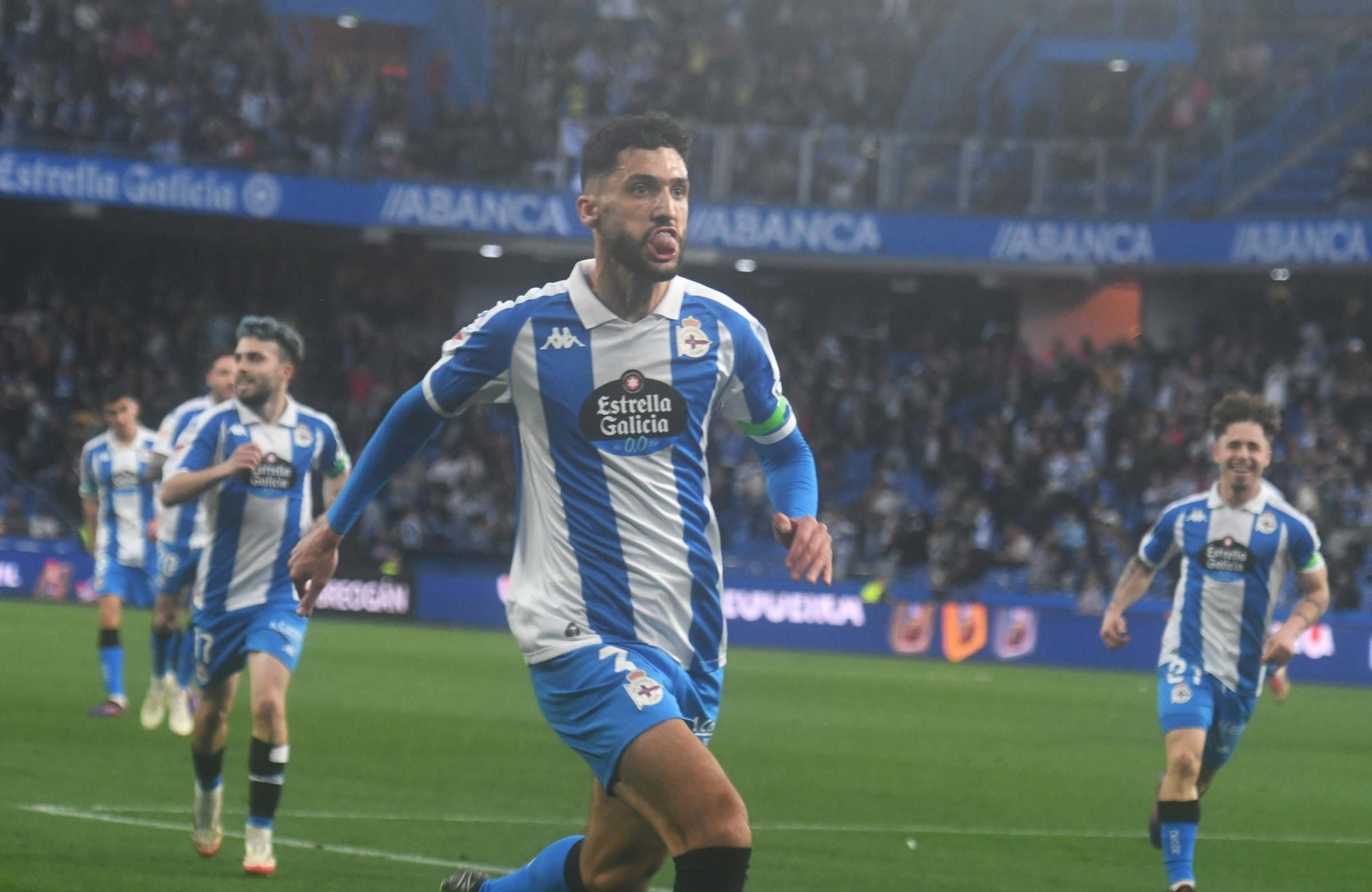 El Deportivo doblega al Almería en Riazor (3-1)