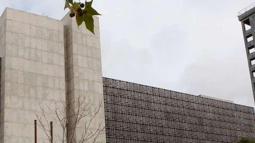 Un hombre camina por las instalaciones del Banco de España.