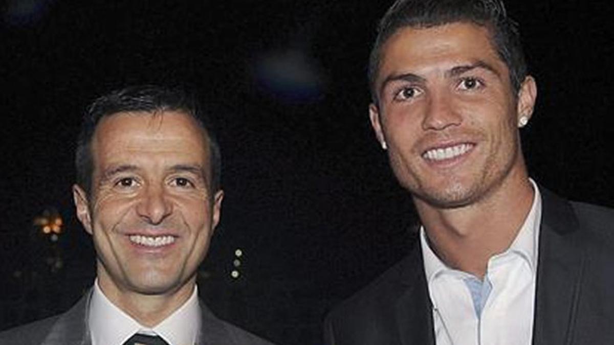 Mendes, en una imagen de archivo con Cristiano Ronaldo