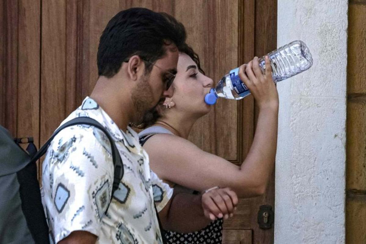 El agua embotellada  muestra en julio un alza en la demanda de un 22,1%