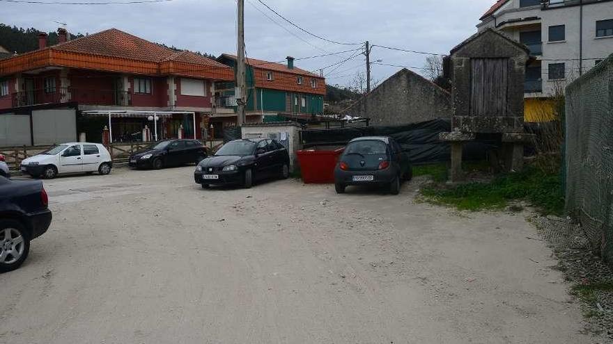 Solar entre la calle David Cal y la playa de Vilarño, objeto de la polémica. // Gonzalo Núñez