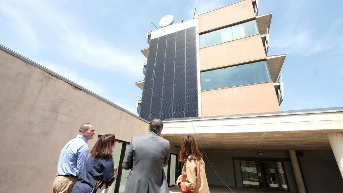 Nueva placa solar en el Ayuntamiento de Gavà.