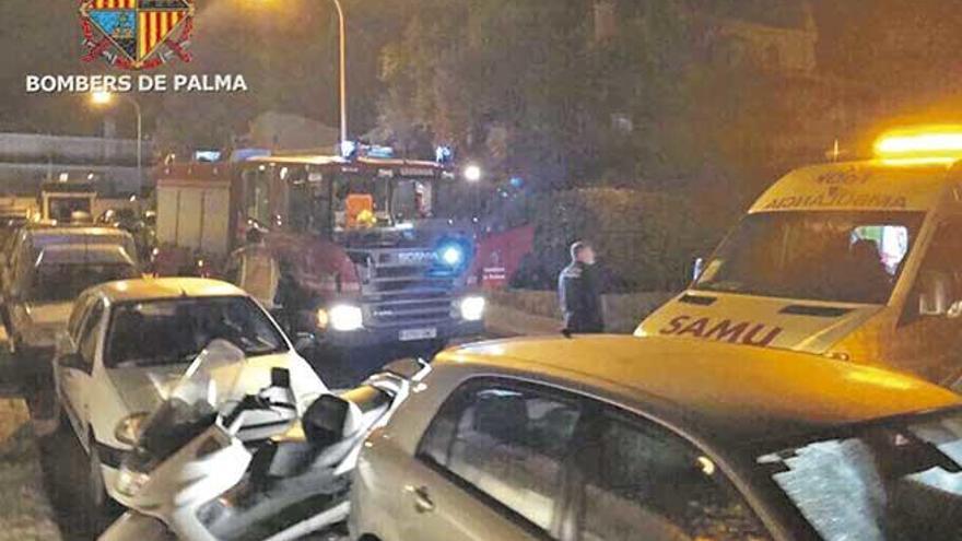 Un intoxicado y cuantiosos daños en dos incendios en viviendas en Palma y sa Pobla