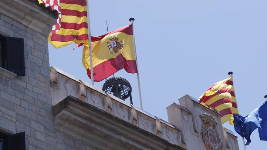 Banderes a l&#039;ajuntament de Girona