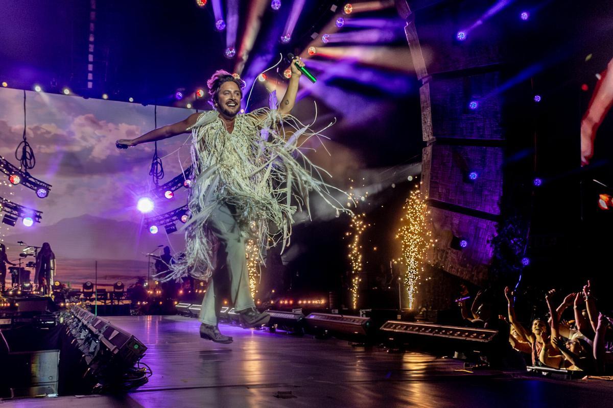 (Foto de ARCHIVO) El cantante Manuel Carrasco, durante su concierto en el Movistar Arena, a 11 de septiembre de 2025, en Madrid (España). Manuel Carrasco presenta su "Tour Salvaje" en el Movistar Arena de Madrid hoy, y mañana 12 de septiembre de 2025, con nuevas propuestas musicales. Durante su actuación, el cantante, ha presentado su single ‘Pueblo Salvaje’, y ha repasado sus grandes éxitos. Ricardo Rubio / Europa Press 11/09/2025. 11 SEPTIEMBRE 2025;CONCIERTO;TOUR;CANTANTE;MANUEL CARRASCO;FAN;ARTISTA;MÚSICA;MÚSICO;2025 en IMÁGENES