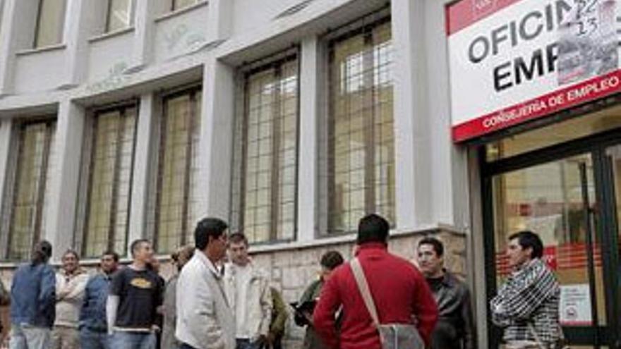 El paro alcanza los 2,6 millones y se destruye empleo por primera vez en 14 años