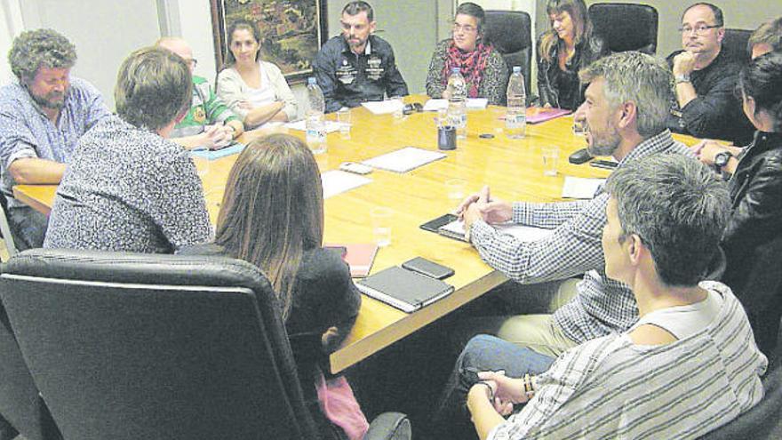 Imatge de la reunió, dijous a la nit a l&#039;ajuntament de Sant Salvador