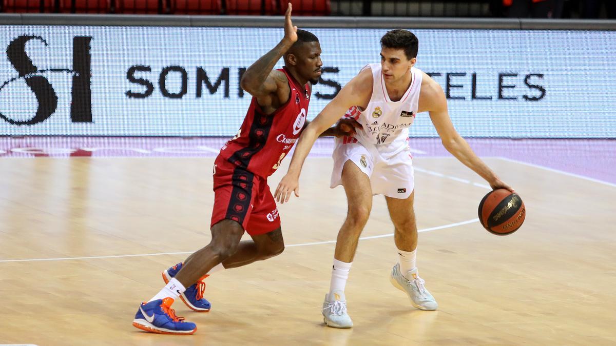 Carlos Alocén, con Dylan Ennis en su última visita al Príncipe Felipe.