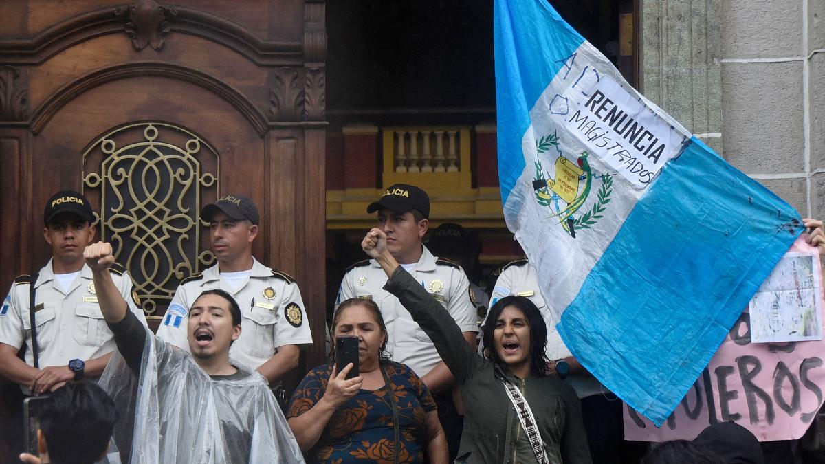 Protesta ante el Tribunal Supremo Electoral de Guatemala.