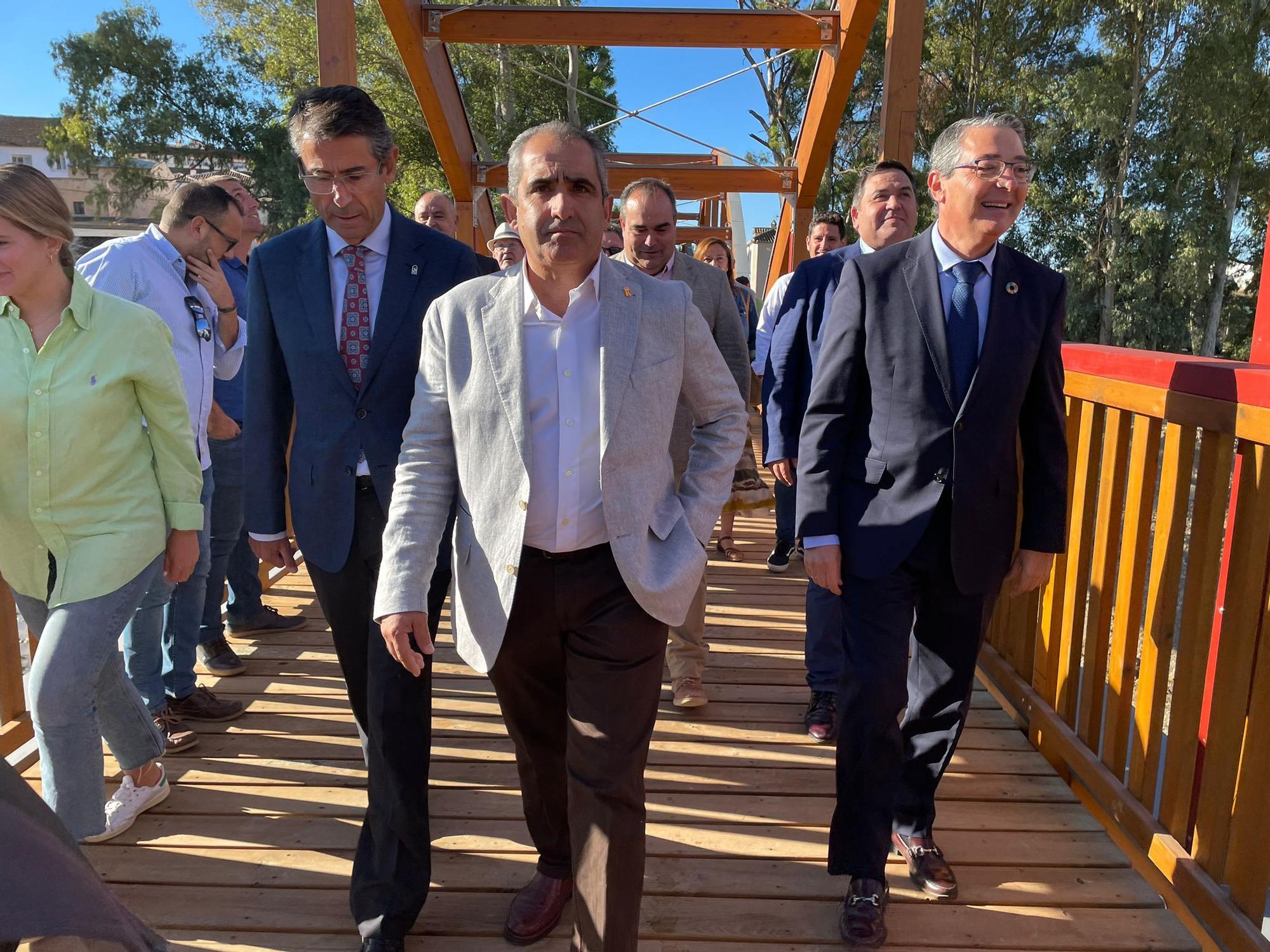 Álora recupera la pasarela peatonal sobre el río Guadalhorce