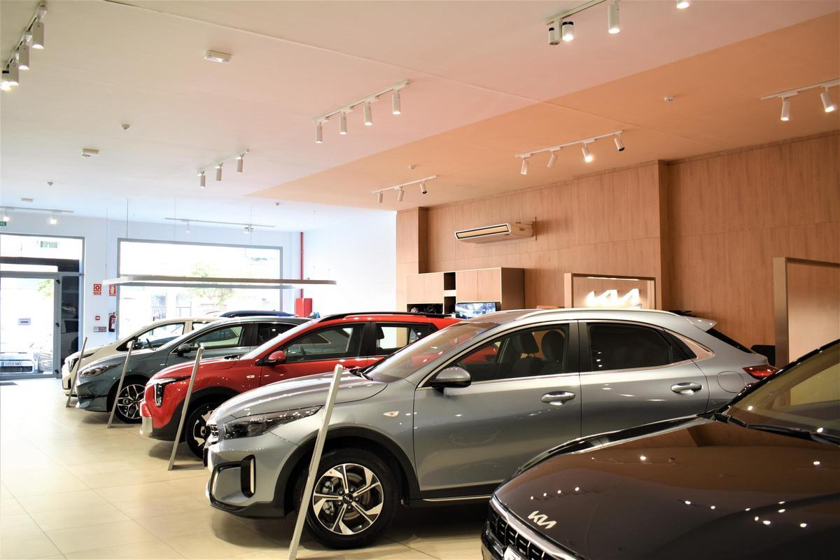 Interior de la exposición del concesionario KIA de Kia Rojas Motor