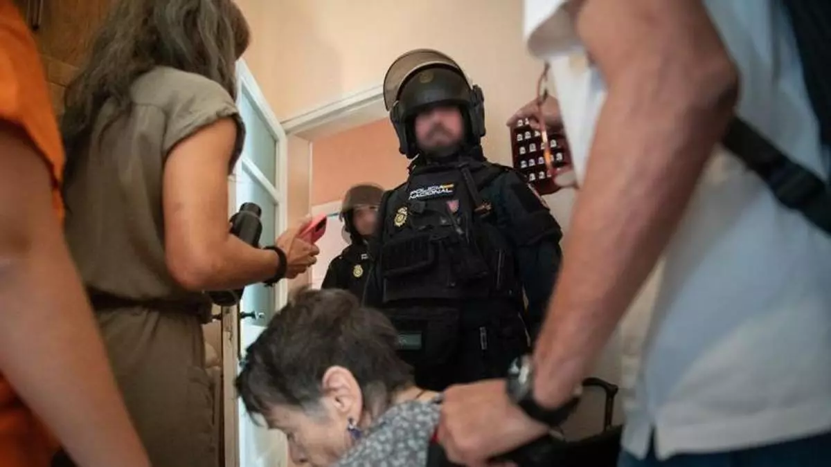Rueda lamenta el desahucio de Maricarmen, pero esgrime que es una decisión judicial: "Es aplicación de la ley"