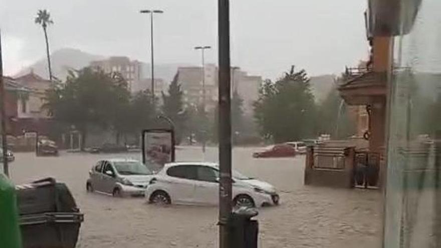 Calles inundadas y granizo este jueves en Cartageba