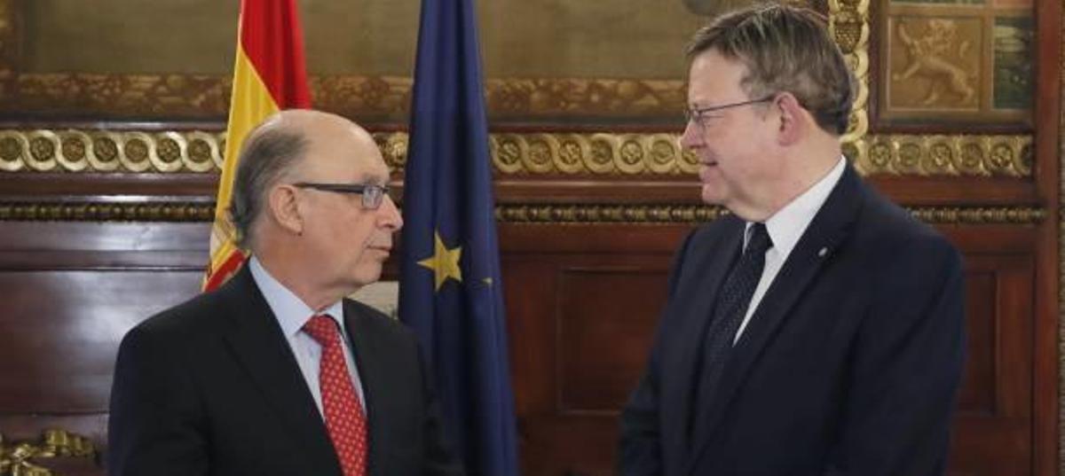 El ministro Montoro, durante el último encuentro con el president Puig para tratar la infrafinanciación valenciana.