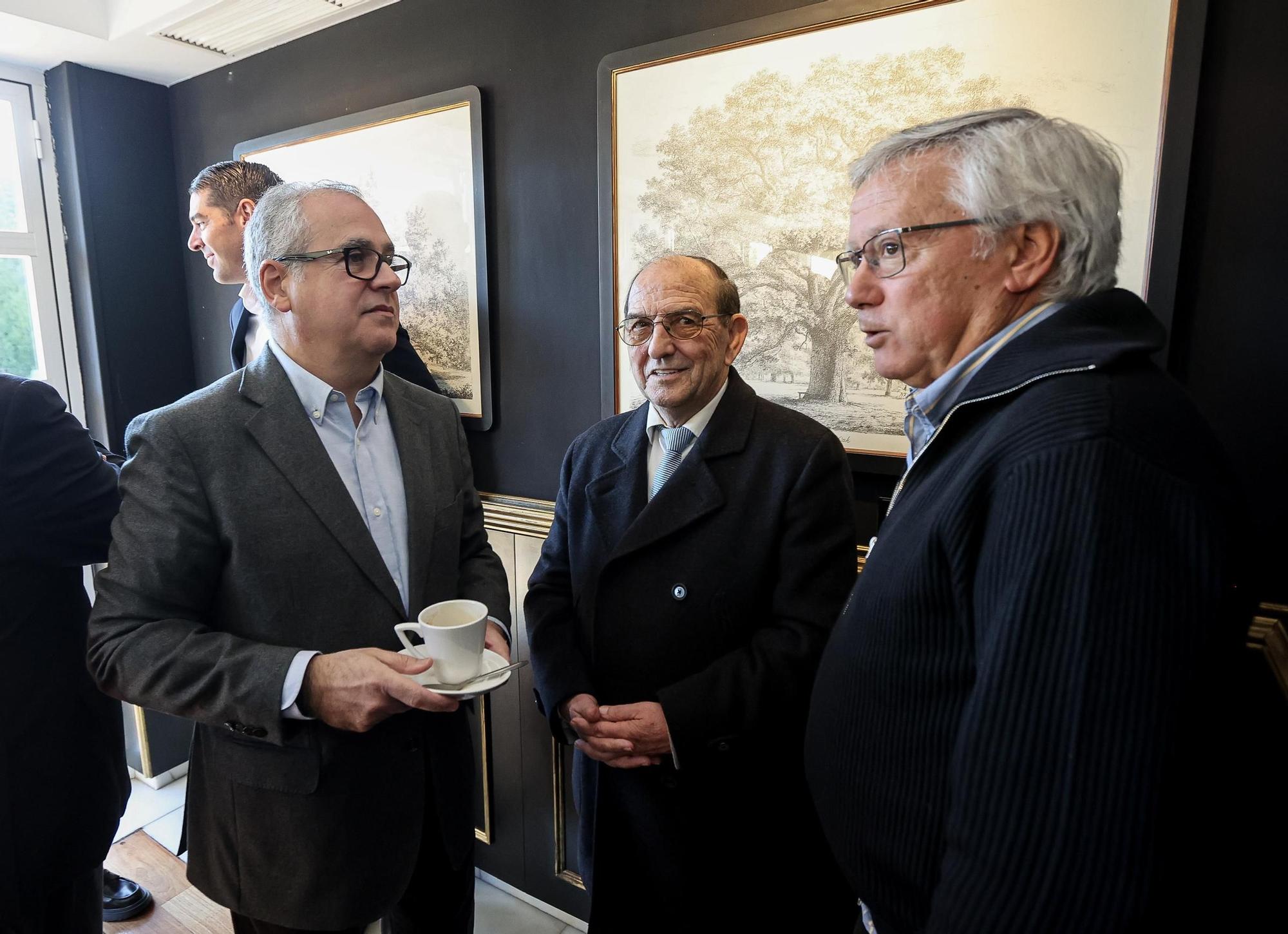 Foro Cívica y Club Información en el Restaurante Maestral