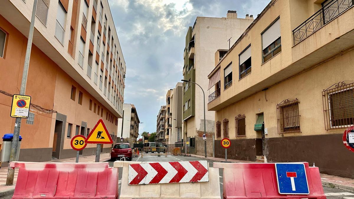 Calle cortada por las obras