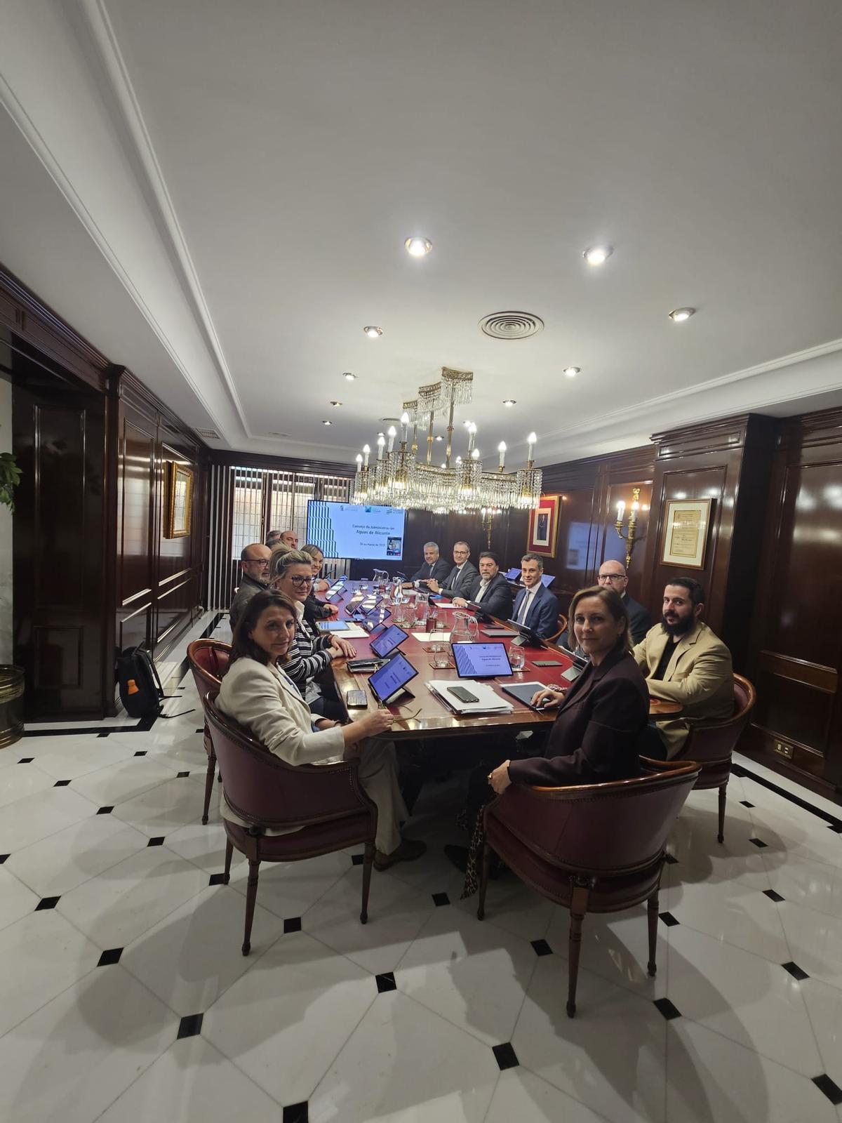 Consejo de administración de Aguas de Alicante.