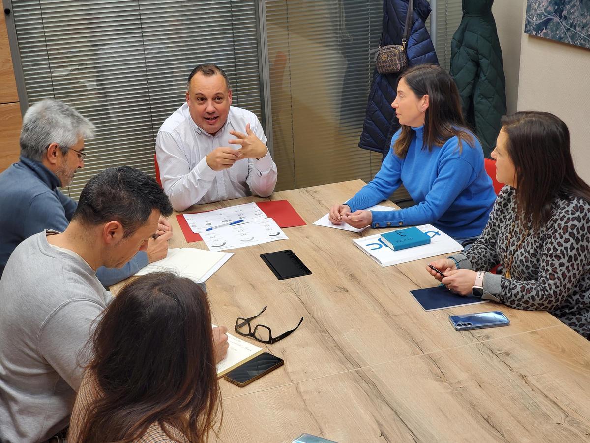Reunión del concejal Pelayo García con los hosteleros.