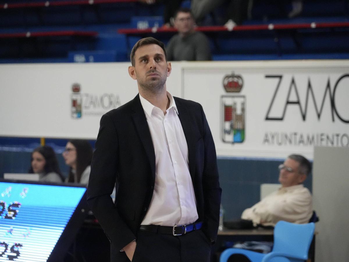 Raúl Pérez, entrenador del Recoletas