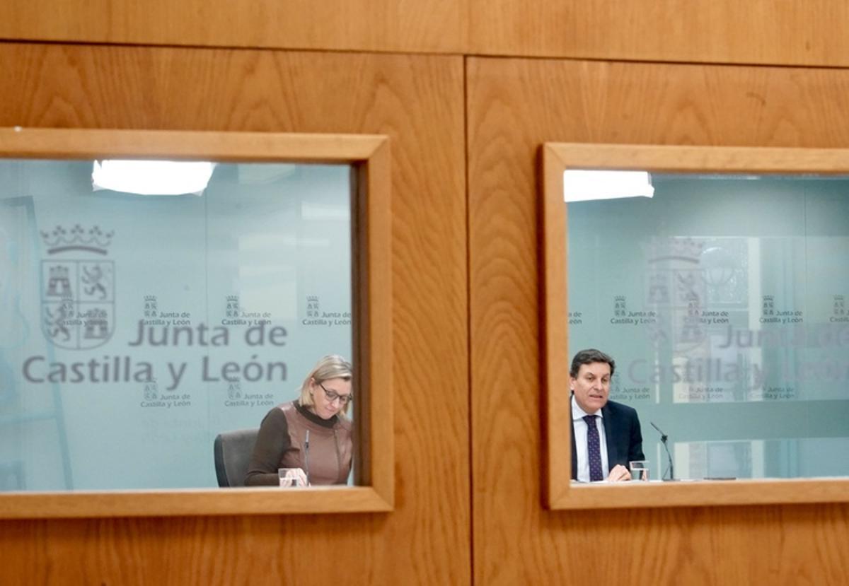 Isabel Blanco y Carlos Fernández Carriedo, en la rueda de prensa posterior al Consejo de Gobierno de la Junta.