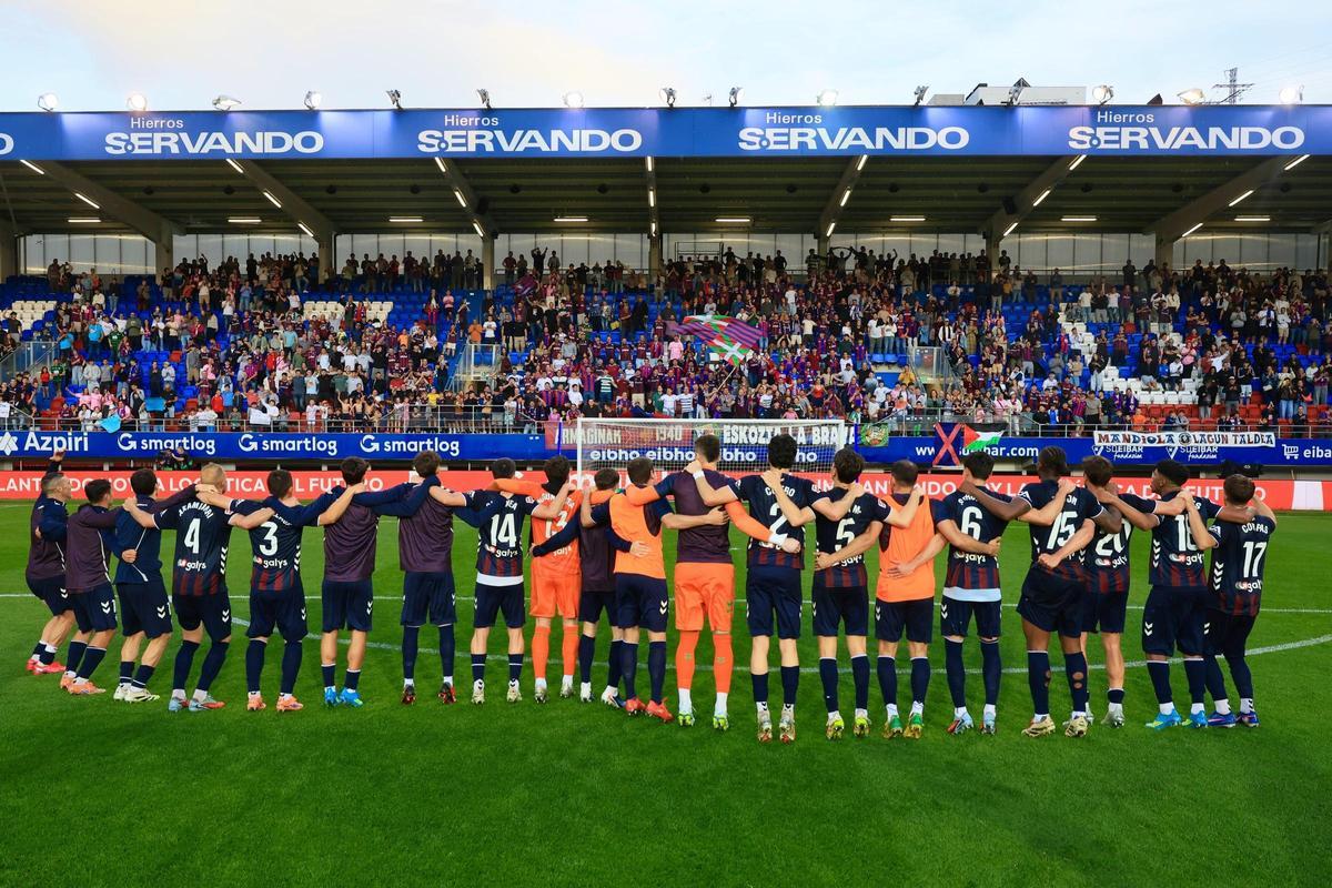 El Málaga CF visitará este sábado Ipurúa, territorio del mejor local de Segunda.