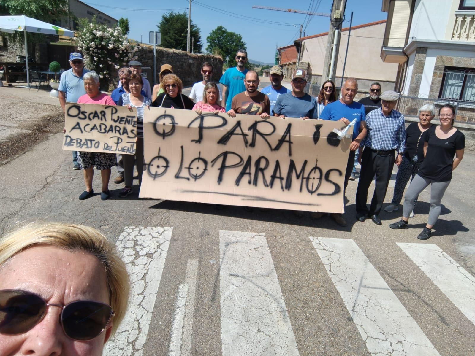 Zamora "se paraliza" para pedir que el tren vuelva a parar en Sanabria