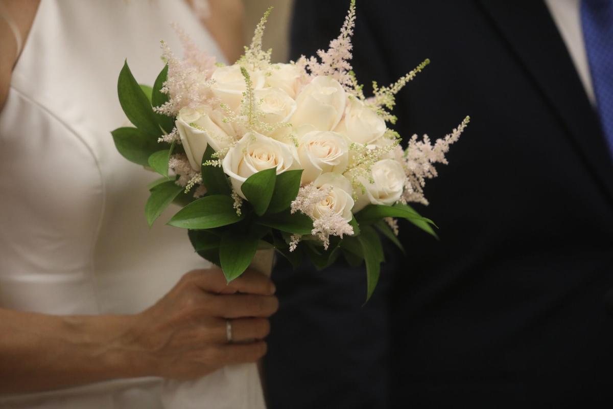Bodas en el Alcázar sin asistentes por el coronavirus. Córdoba boda civil recurso matrimonio pareja parejas