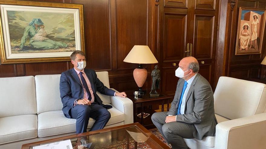 Pestana recibe al embajador del Reino Unido en España