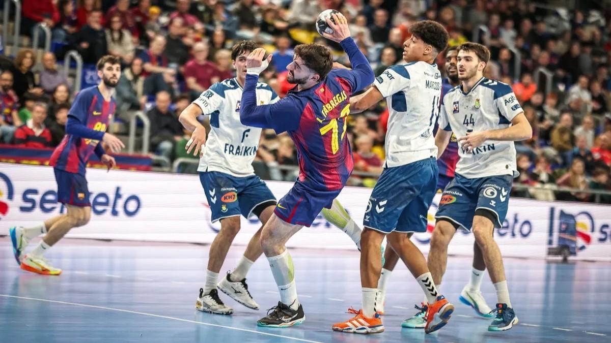 Ludovic Fàbregas se dispone a disparar ante el marco del Granollers.