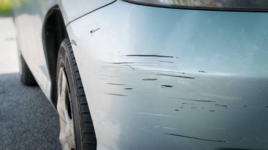 El inesperado producto que todos tenemos en casa que eliminará de un plumazo los arañazos del coche sin pisar el taller