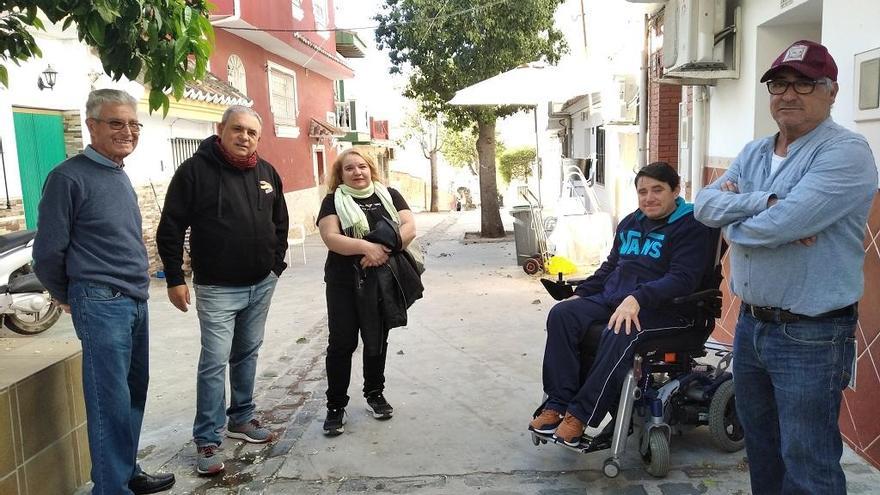 Con Francisco Cordero, vecino de la calle en silla de ruedas.