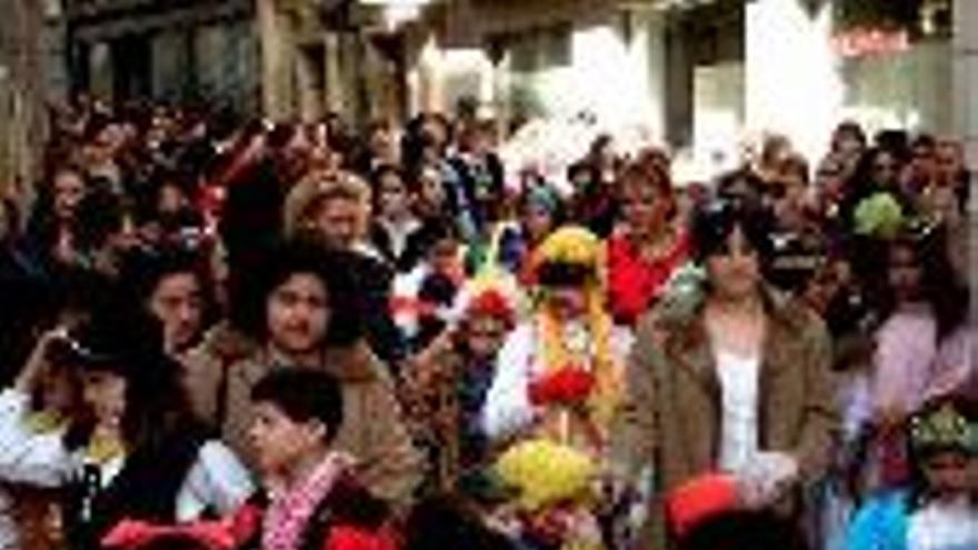 Los pequeños dan color a la fiestaen Almendralejo