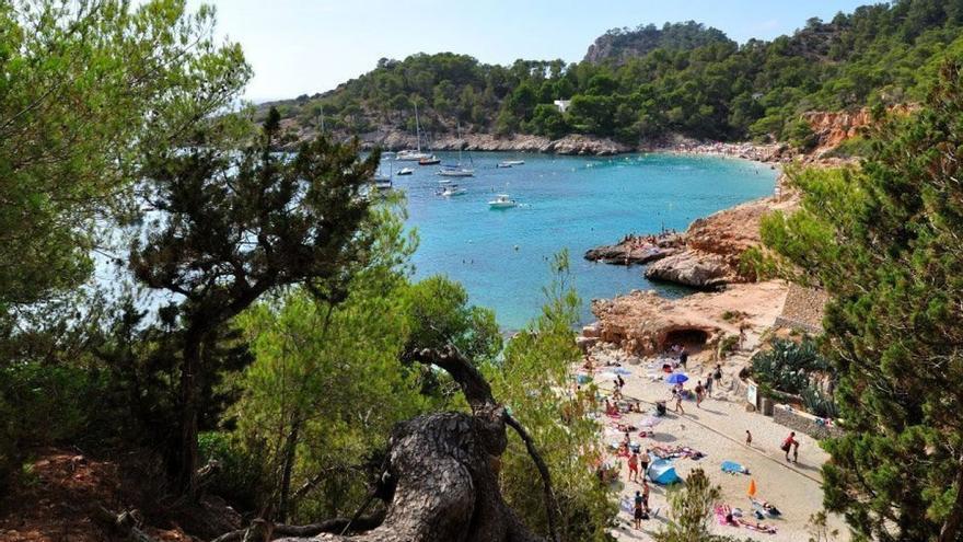 Un hombre de 33 años, en estado crítico tras saltar de un acantilado en Ibiza