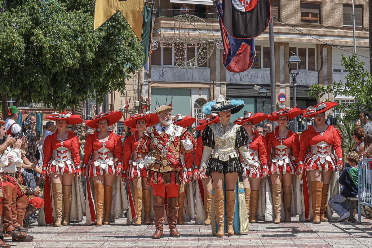 Todas las imágenes de la Guerrilla y Embajada de este lunes de los Moros y Cristianos de Petrer