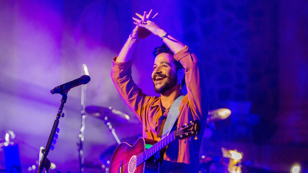 El cantante colombiano Camilo, anoche durante su concierto en el teatro romano.