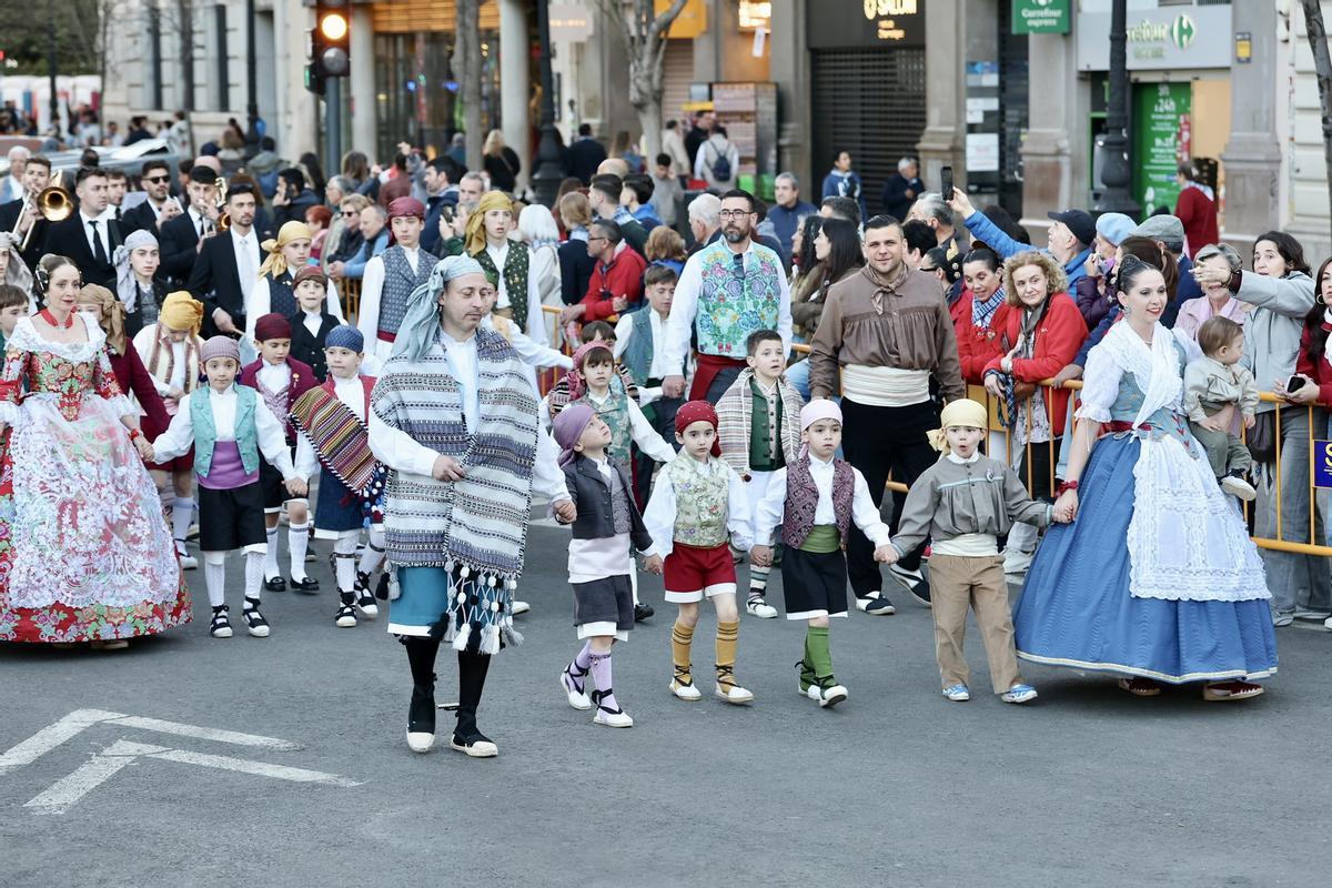 Los infantiles reciben los premios... que casi se pierden