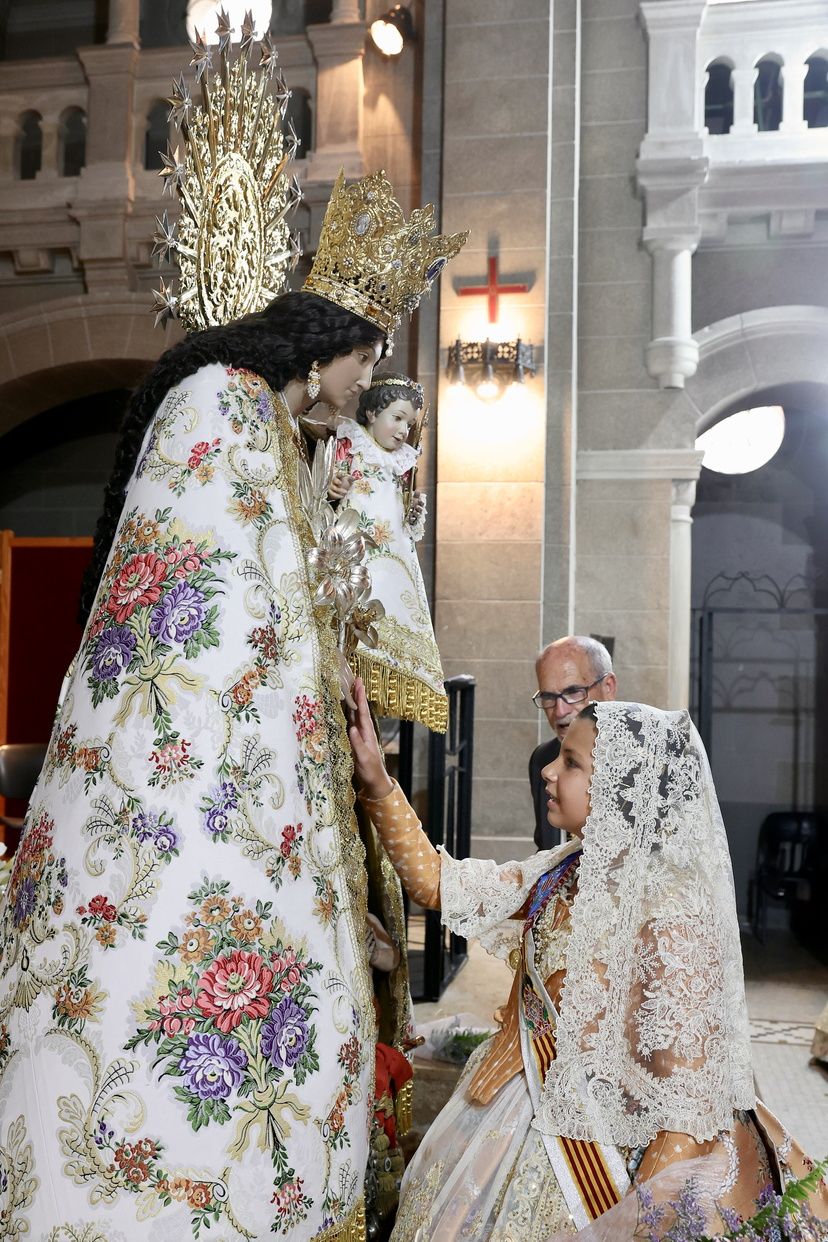 Así ha sido el Besamanos de las falleras mayores y cortes de honor 2025