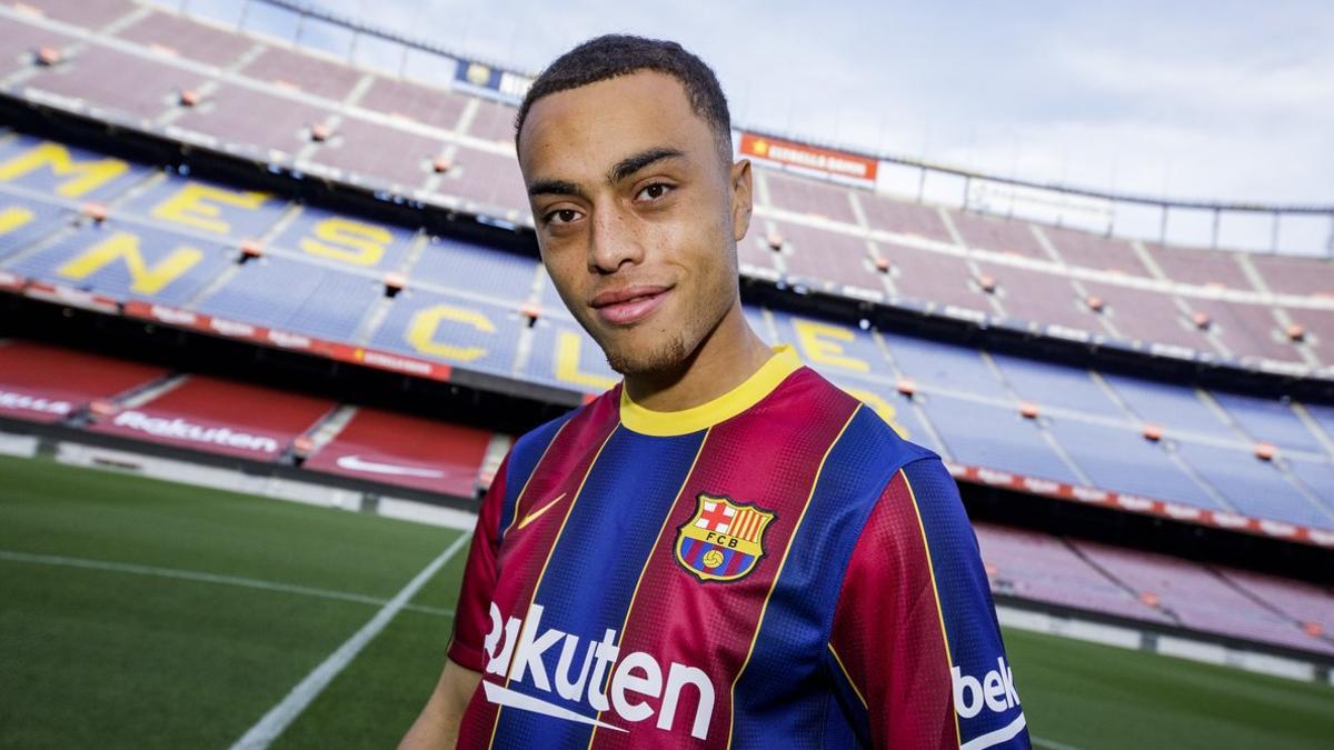 Sergiño Dest, en el Camp Nou.