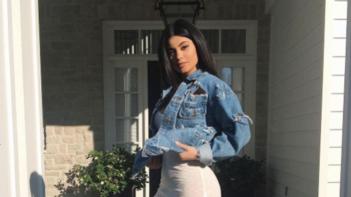 Kylie Jenner con botas DIY